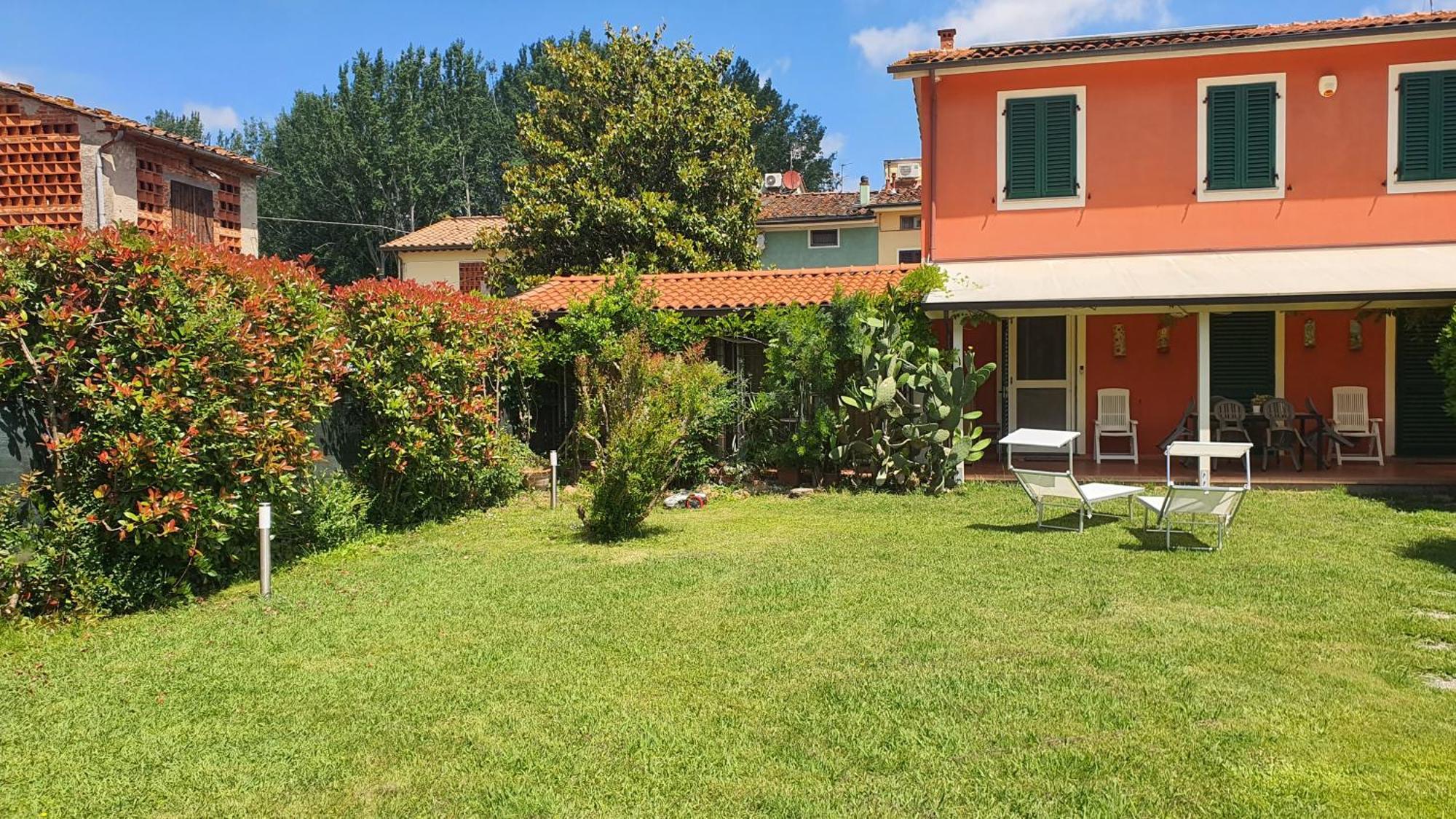 La Casa Delle Buone Letture Villa Лука Екстериор снимка
