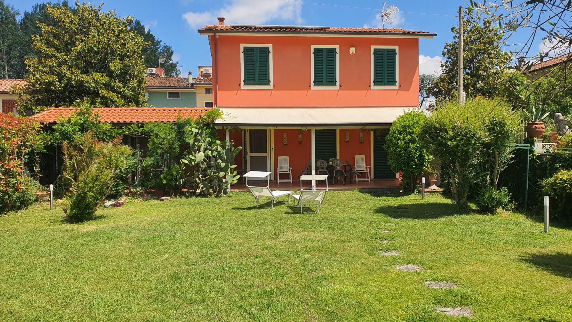 La Casa Delle Buone Letture Villa Лука Екстериор снимка