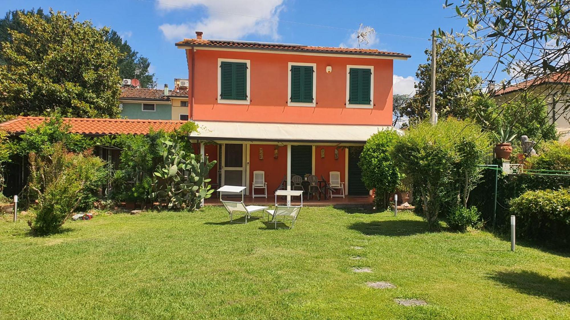 La Casa Delle Buone Letture Villa Лука Екстериор снимка